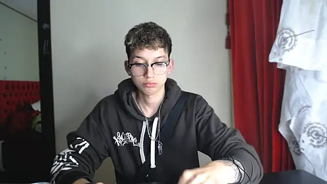  Thomas hot  online show from December 24, 2:10 am