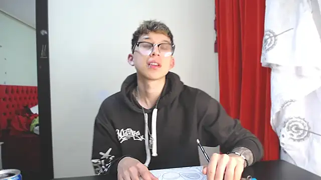  Thomas hot  online show from December 24, 5:23 pm