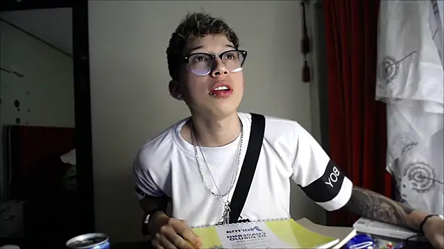  Thomas hot  online show from December 25, 8:28 pm