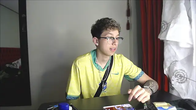  Thomas hot  online show from December 26, 9:37 pm