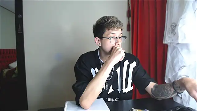  Thomas hot  online show from December 27, 10:48 pm