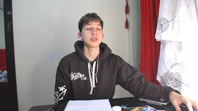  Thomas hot  online show from December 29, 7:00 pm