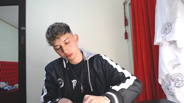  Thomas hot  online show from January 1, 5:33 am