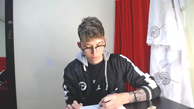  Thomas hot  online show from January 3, 5:42 pm