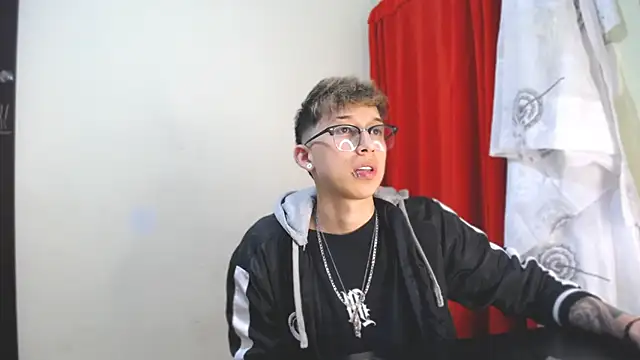  Thomas hot  online show from January 3, 11:55 pm