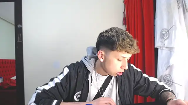  Thomas hot  online show from January 8, 2:57 am