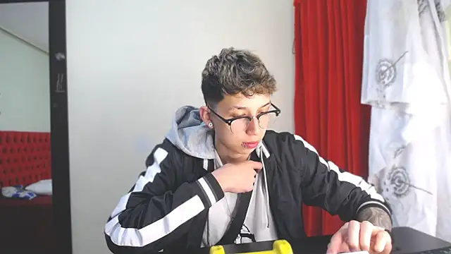  Thomas hot  online show from January 8, 7:13 pm