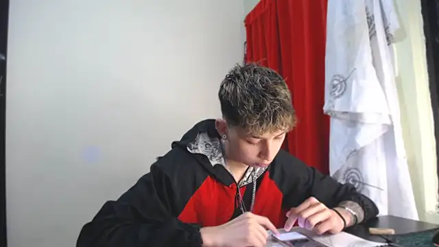  Thomas hot  online show from January 9, 9:37 pm