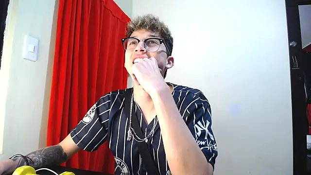  Thomas hot  online show from January 30, 7:04 pm