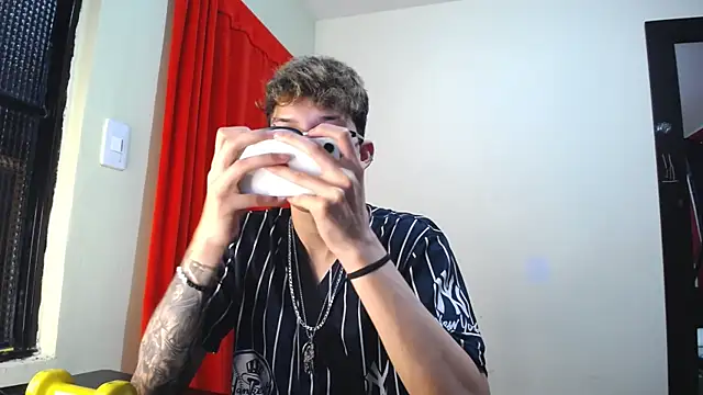  Thomas hot  online show from January 31, 1:11 am