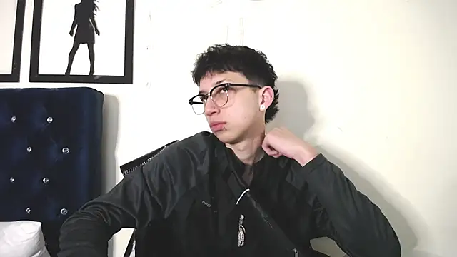  Thomas hot  online show from September 12, 12:00 am