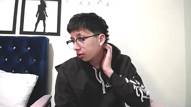  Thomas hot  online show from September 13, 3:50 am