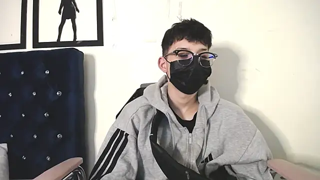  Thomas hot  online show from September 30, 1:32 am