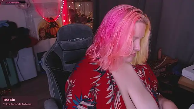 Snapshot of lissamuff chatting on October 17, 9:45 am lissamuff online show from October 17, 9:45 am