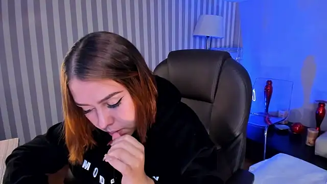 ArianaBaker online show from January 28, 12:11 pm