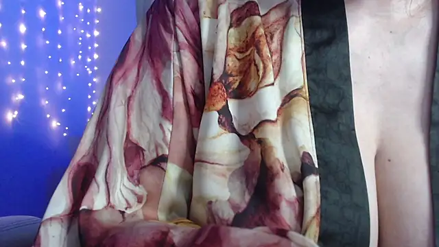 missdaniels online show from December 16, 11:50 pm