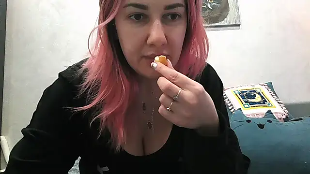 Snapshot of BlueXOwl chatting on February 10, 6:03 pm BlueXOwl online show from February 10, 6:03 pm