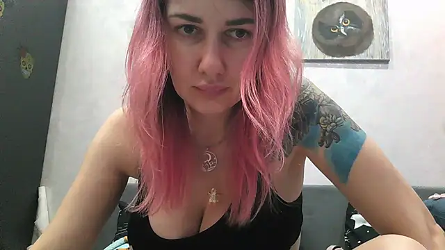 Snapshot of BlueXOwl chatting on March 14, 6:18 pm BlueXOwl online show from March 14, 6:18 pm