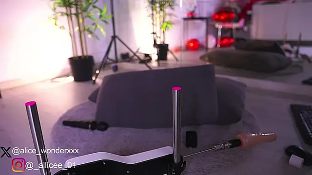 VanessaSimon online show from February 16, 10:10 am