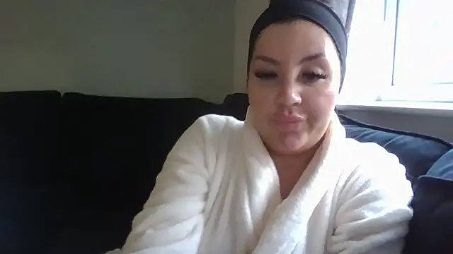 Snapshot of magical_mia chatting on January 22, 12:38 pm magical mia online show from January 22, 12:38 pm