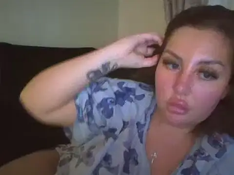 Snapshot of magical_mia chatting on January 22, 5:49 pm magical mia online show from January 22, 5:49 pm