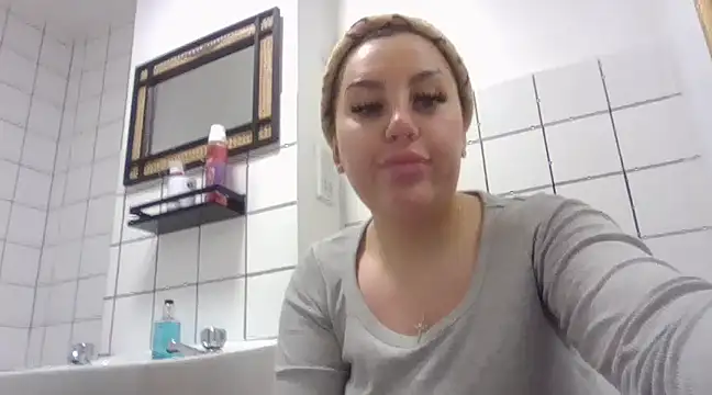 Snapshot of magical_mia chatting on January 27, 12:37 pm magical mia online show from January 27, 12:37 pm