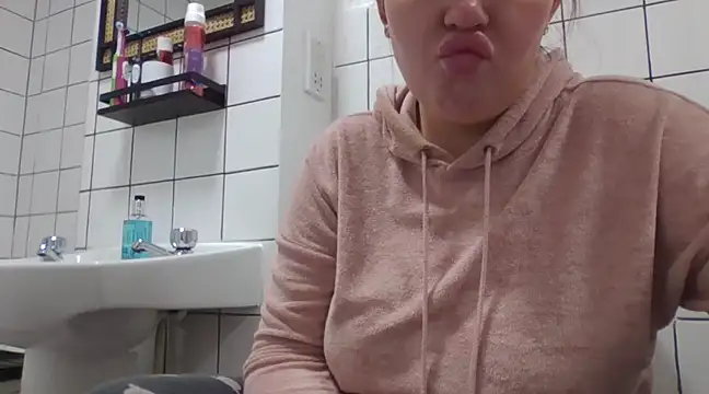 Snapshot of magical_mia chatting on January 29, 5:24 pm magical mia online show from January 29, 5:24 pm