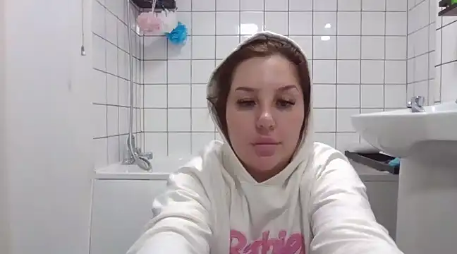 Snapshot of magical_mia chatting on February 2, 3:39 pm magical mia online show from February 2, 3:39 pm