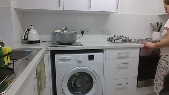 Snapshot of magical_mia chatting on February 16, 11:38 am magical mia online show from February 16, 11:38 am