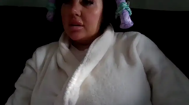 Snapshot of magical_mia chatting on February 22, 3:14 pm magical mia online show from February 22, 3:14 pm