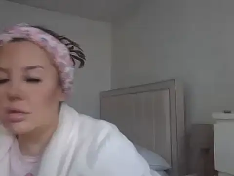 Snapshot of magical_mia chatting on February 24, 12:37 pm magical mia online show from February 24, 12:37 pm