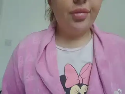 Snapshot of magical_mia chatting on March 14, 9:14 am magical mia online show from March 14, 9:14 am