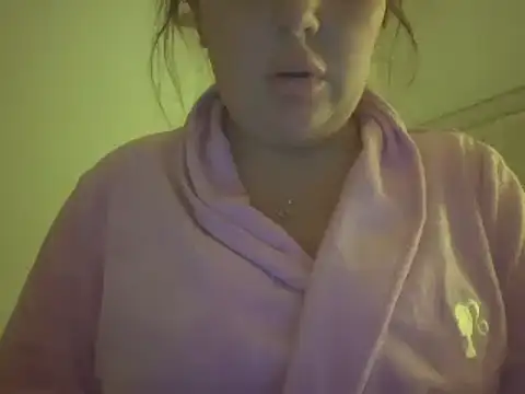 Snapshot of magical_mia chatting on March 18, 8:26 pm magical mia online show from March 18, 8:26 pm