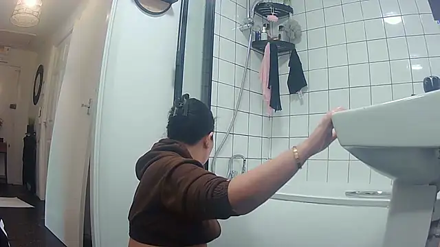 Snapshot of magical_mia chatting on October 9, 1:09 pm magical mia online show from October 9, 1:09 pm