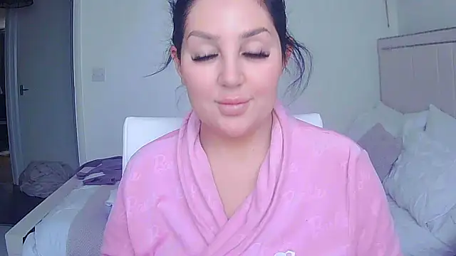 Snapshot of magical_mia chatting on October 21, 10:05 am magical mia online show from October 21, 10:05 am