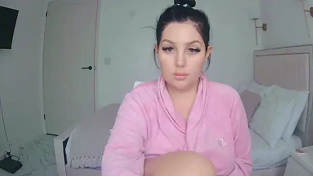 Snapshot of magical_mia chatting on October 23, 11:31 am magical mia online show from October 23, 11:31 am