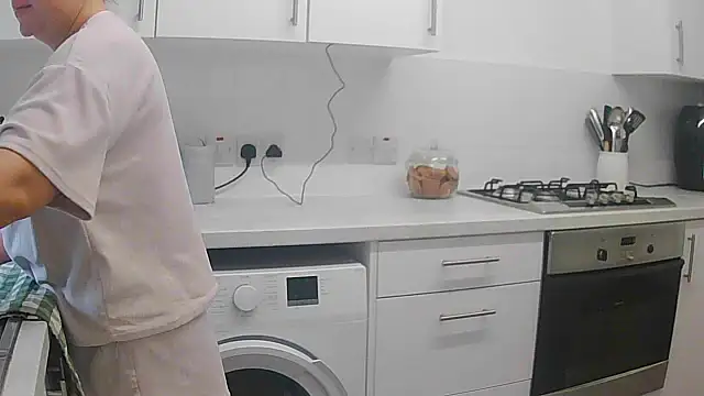 Snapshot of magical_mia chatting on November 4, 10:25 am magical mia online show from November 4, 10:25 am