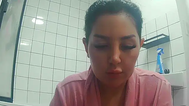 Snapshot of magical_mia chatting on November 28, 11:13 am magical mia online show from November 28, 11:13 am