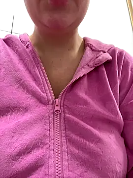 Snapshot of magical_mia chatting on December 5, 10:02 am magical mia online show from December 5, 10:02 am