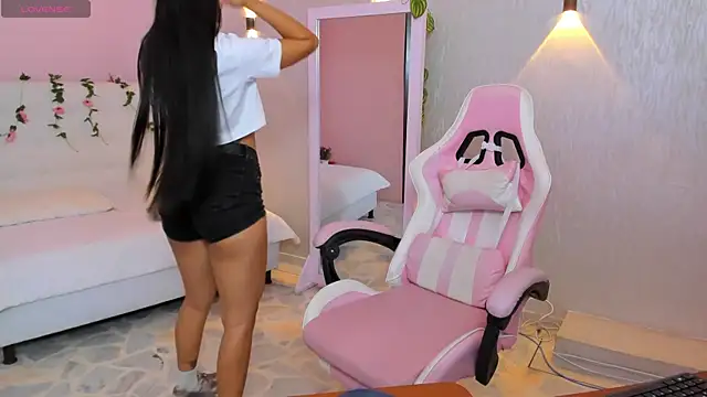 miagomezweb1 online show from January 17, 1:24 pm