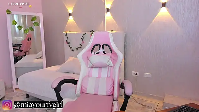 miagomezweb1 online show from February 12, 1:48 pm