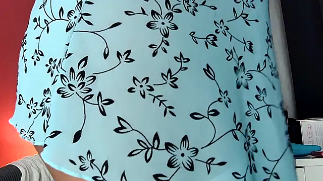 rosesdesiles online show from February 12, 12:48 am