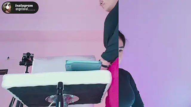 Angelst   online show from November 16, 8:20 am