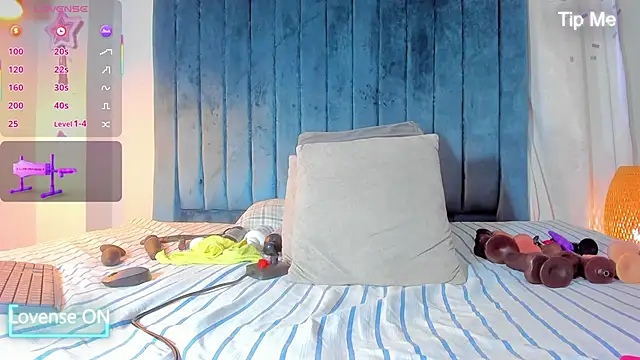 blondehorny69 online show from September 23, 7:39 pm