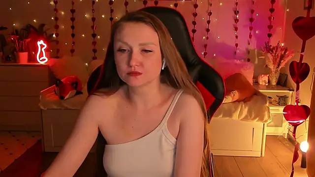 Snapshot of desperatehousewife__ chatting on February 13, 3:18 am desperatehousewife online show from February 13, 3:18 am