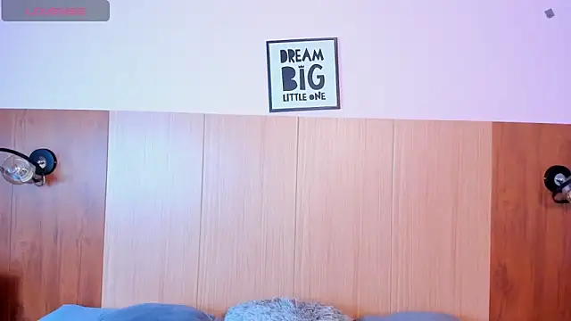 Snapshot of Aishaza1 chatting on October 1, 12:22 pm Aishaza1 online show from October 1, 12:22 pm