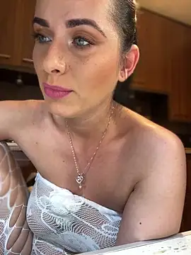 Hotmomcheckk  online show from January 3, 4:55 am