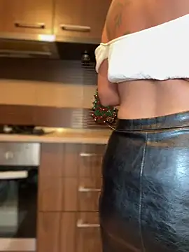 Hotmomcheckk  online show from January 25, 3:30 pm