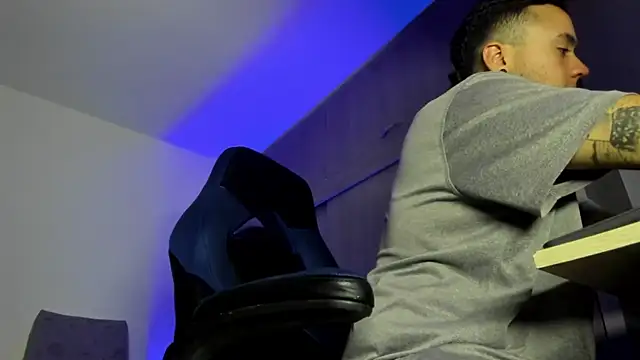 male pussy online show from November 25, 4:01 am