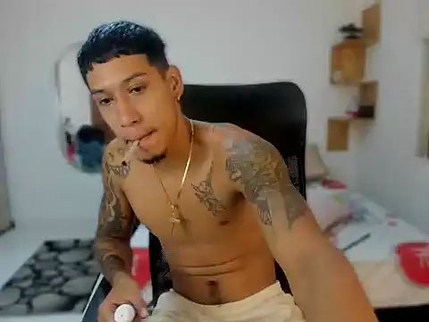 Snapshot of slim_master12 chatting on September 16, 4:02 am slim master12 online show from September 16, 4:02 am